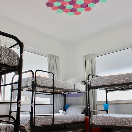Rich & Poor Hostel อัลบูเฟรา ภายนอก รูปภาพ