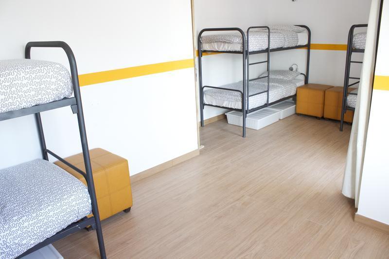 Rich & Poor Hostel อัลบูเฟรา ภายนอก รูปภาพ